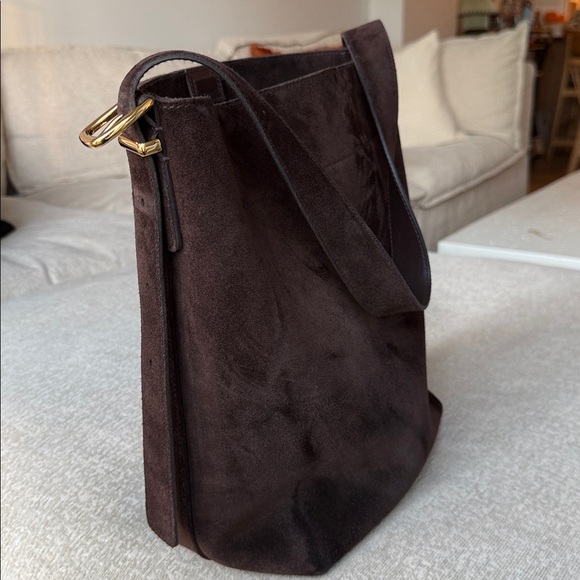Madewell Essential Bucket Tote - Picture 4 of 9